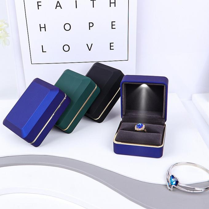 The new leather surface with lamp luminous ring box jewelry box spot pendant necklace box manufacturer 0