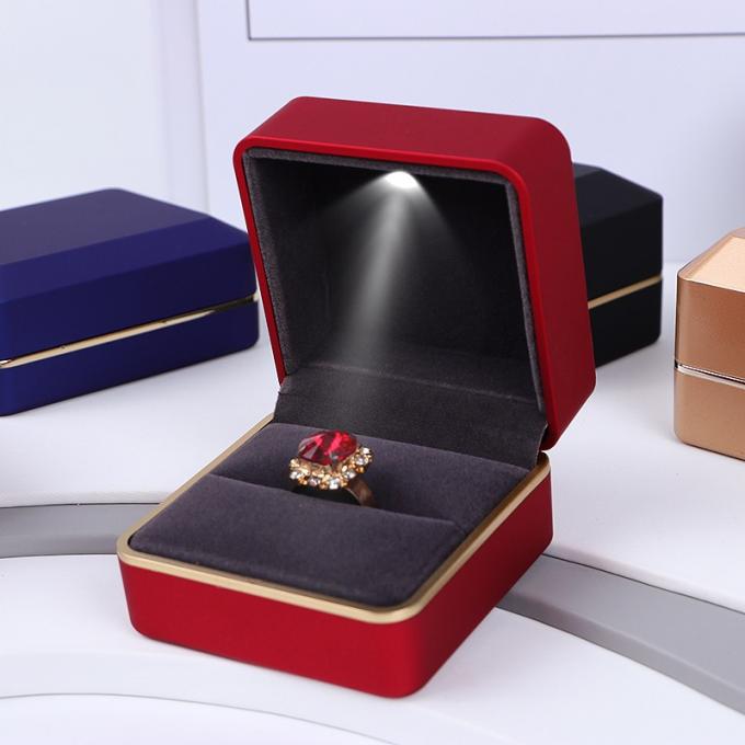The new leather surface with lamp luminous ring box jewelry box spot pendant necklace box manufacturer 1