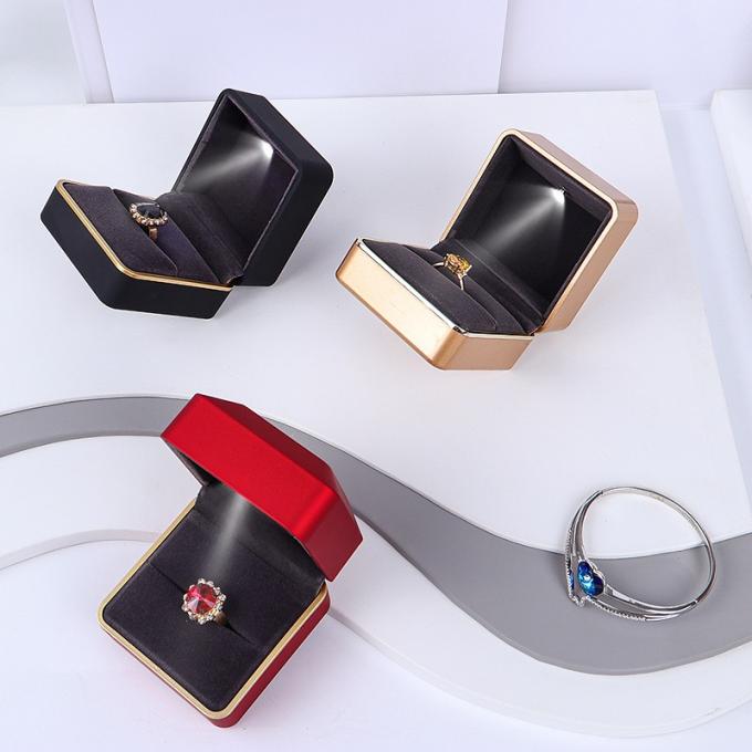 The new leather surface with lamp luminous ring box jewelry box spot pendant necklace box manufacturer 3